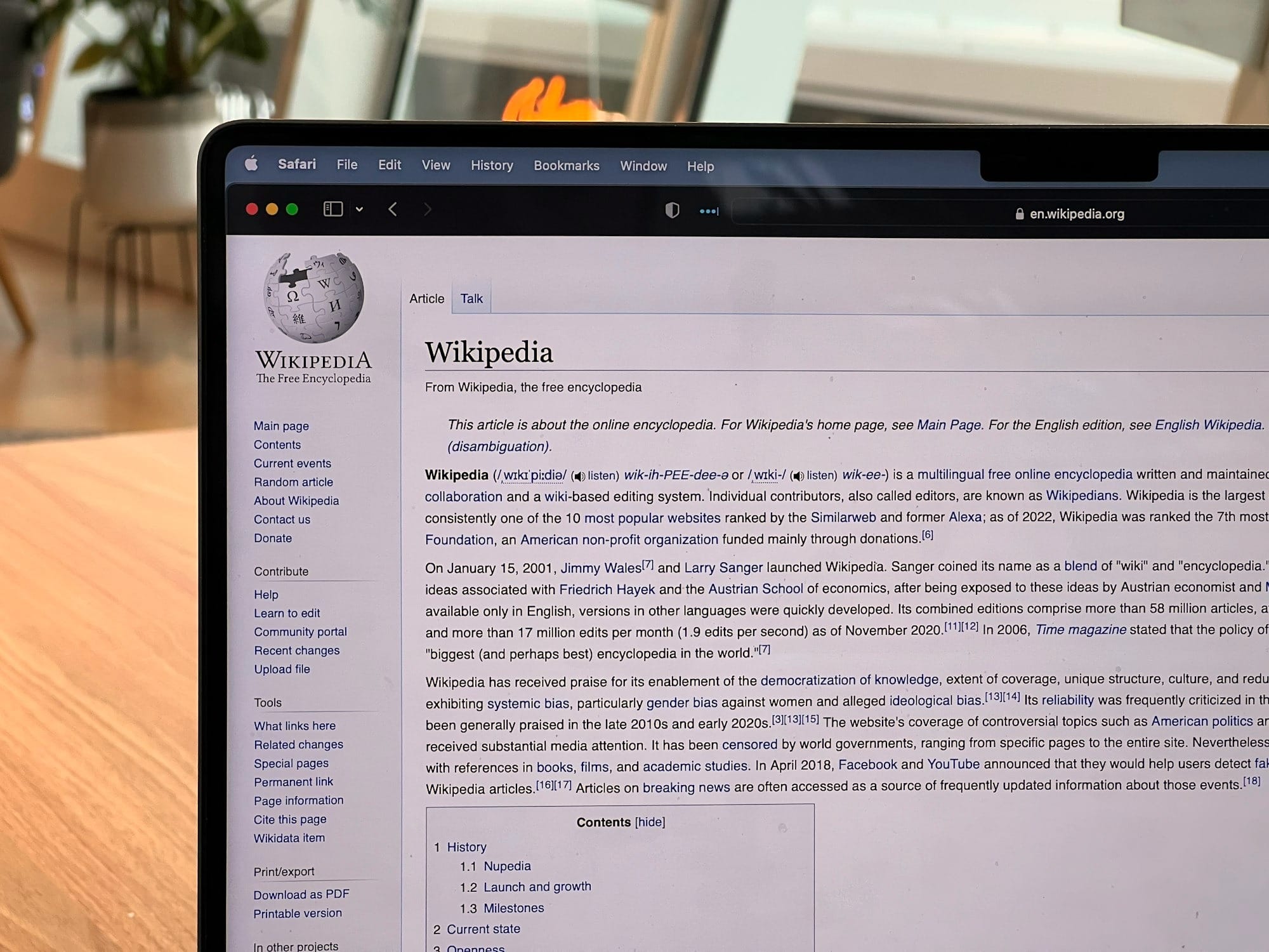 Wikipedia to Use AI to Help Human Editors Rather Replace Them