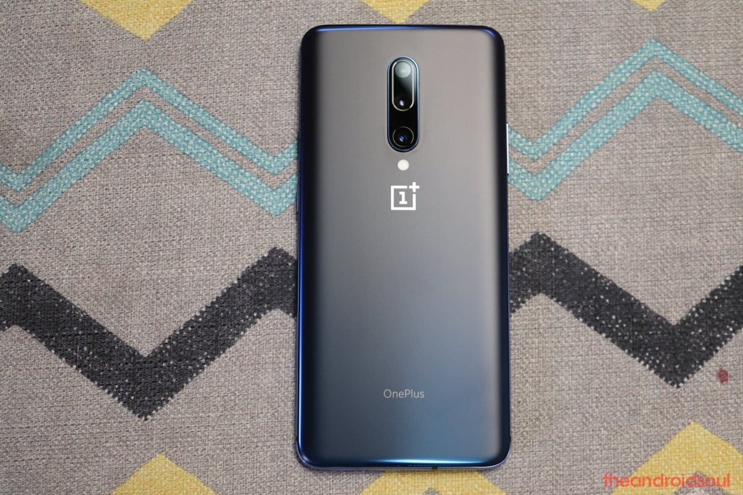 How to remove the black bar on OnePlus 7 Pro keyboard on Android 10 update